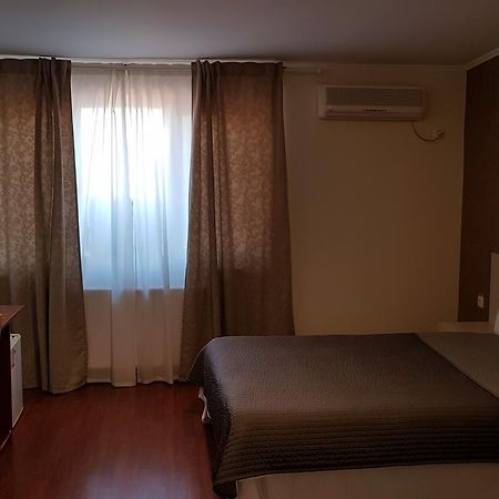 Hotel Mic Букурещ Екстериор снимка