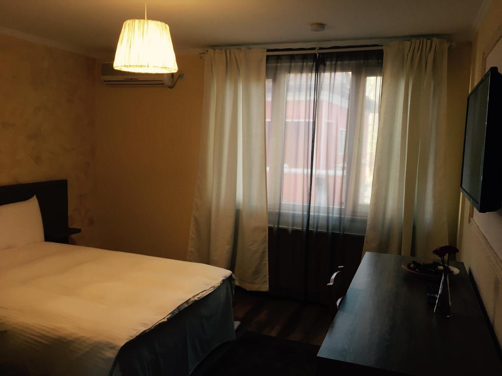 Hotel Mic Букурещ Стая снимка