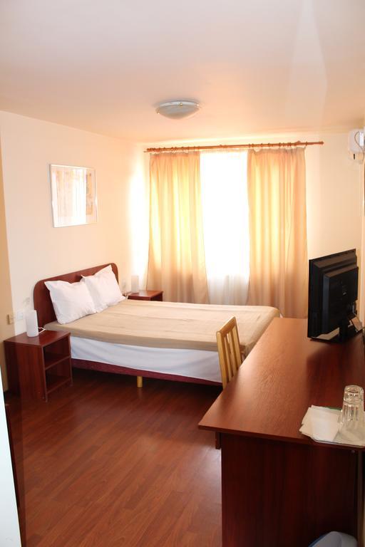 Hotel Mic Букурещ Екстериор снимка