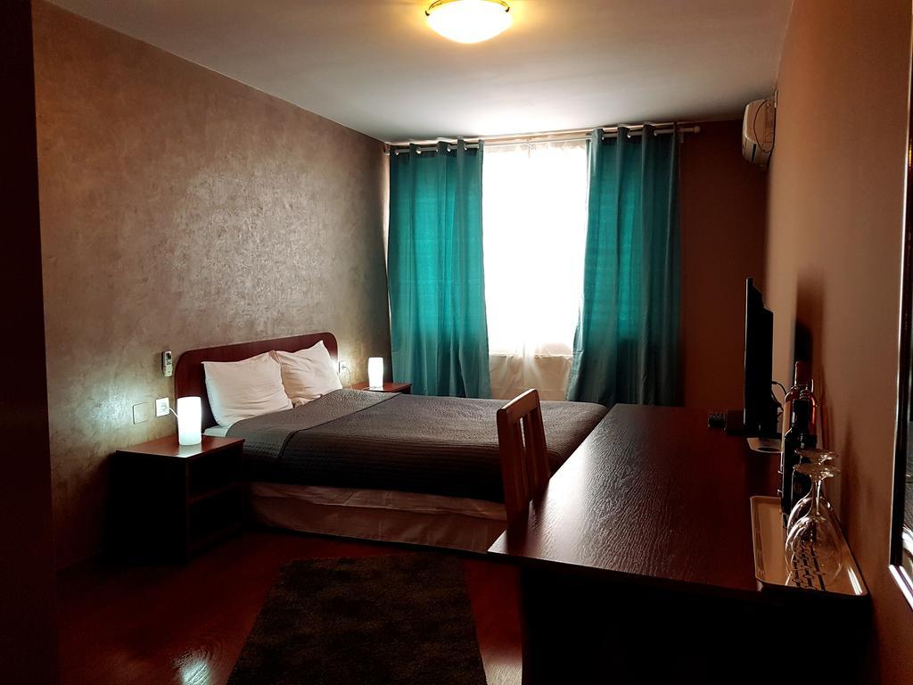 Hotel Mic Букурещ Екстериор снимка