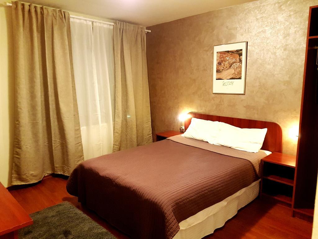 Hotel Mic Букурещ Екстериор снимка