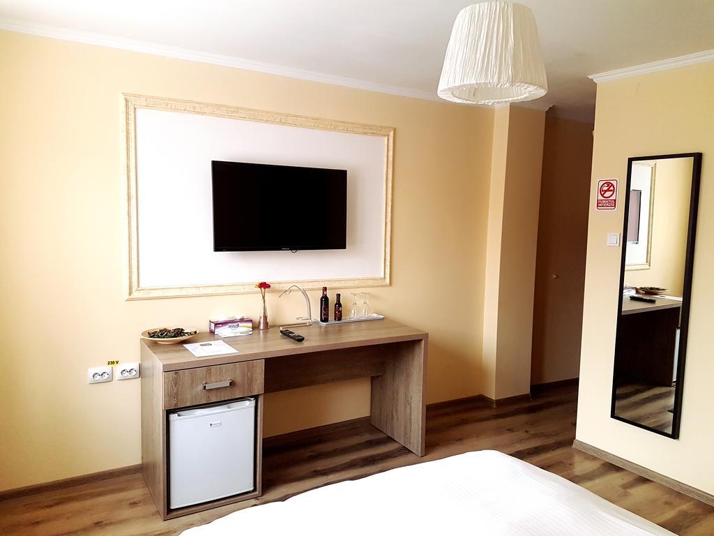 Hotel Mic Букурещ Екстериор снимка