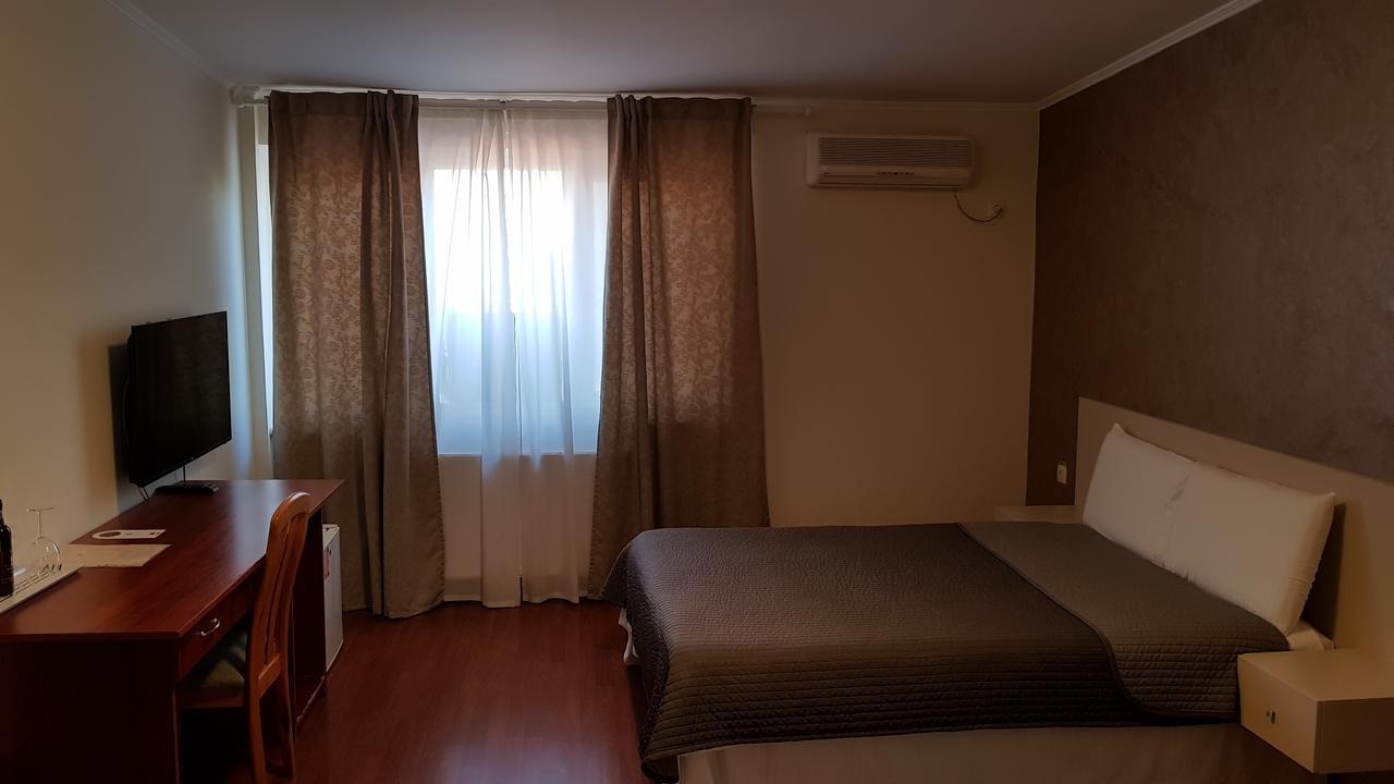 Hotel Mic Букурещ Екстериор снимка